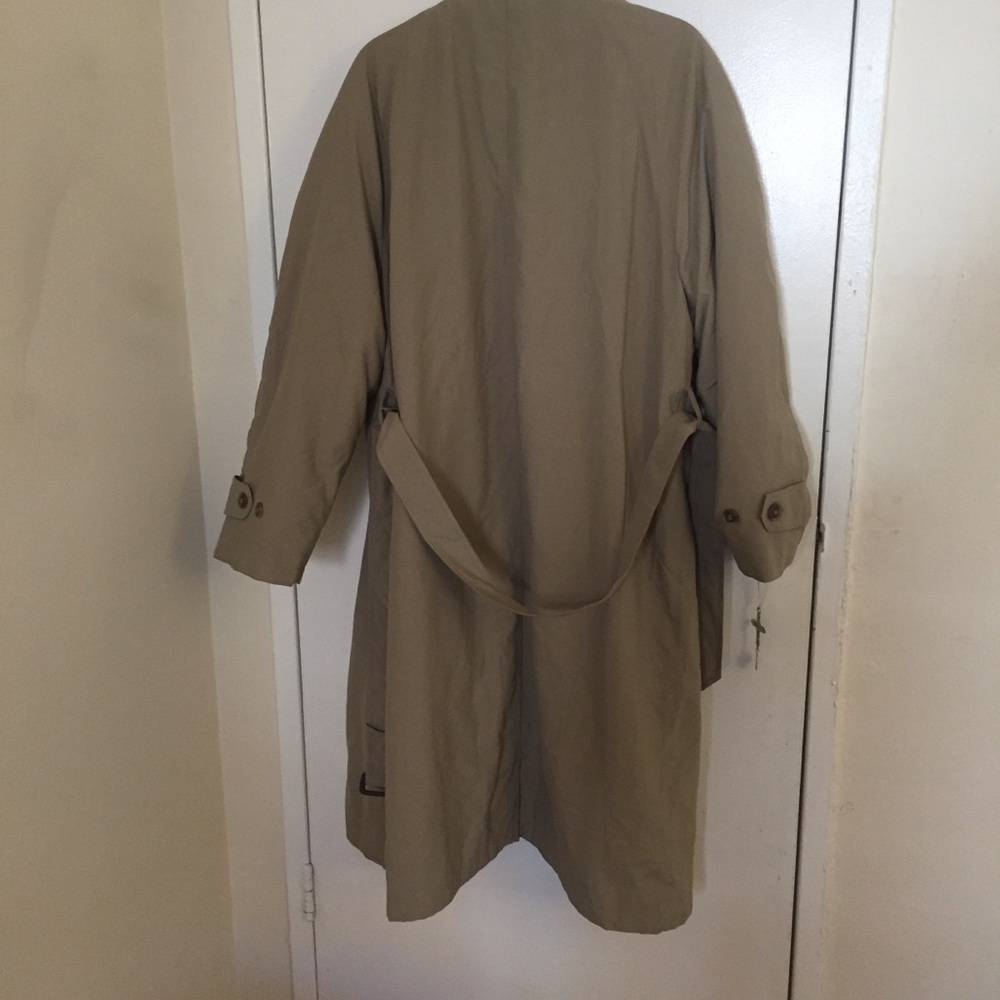 5/$10-Men’s Bill Blass trench coat size 42 short - Picture 8 of 8
